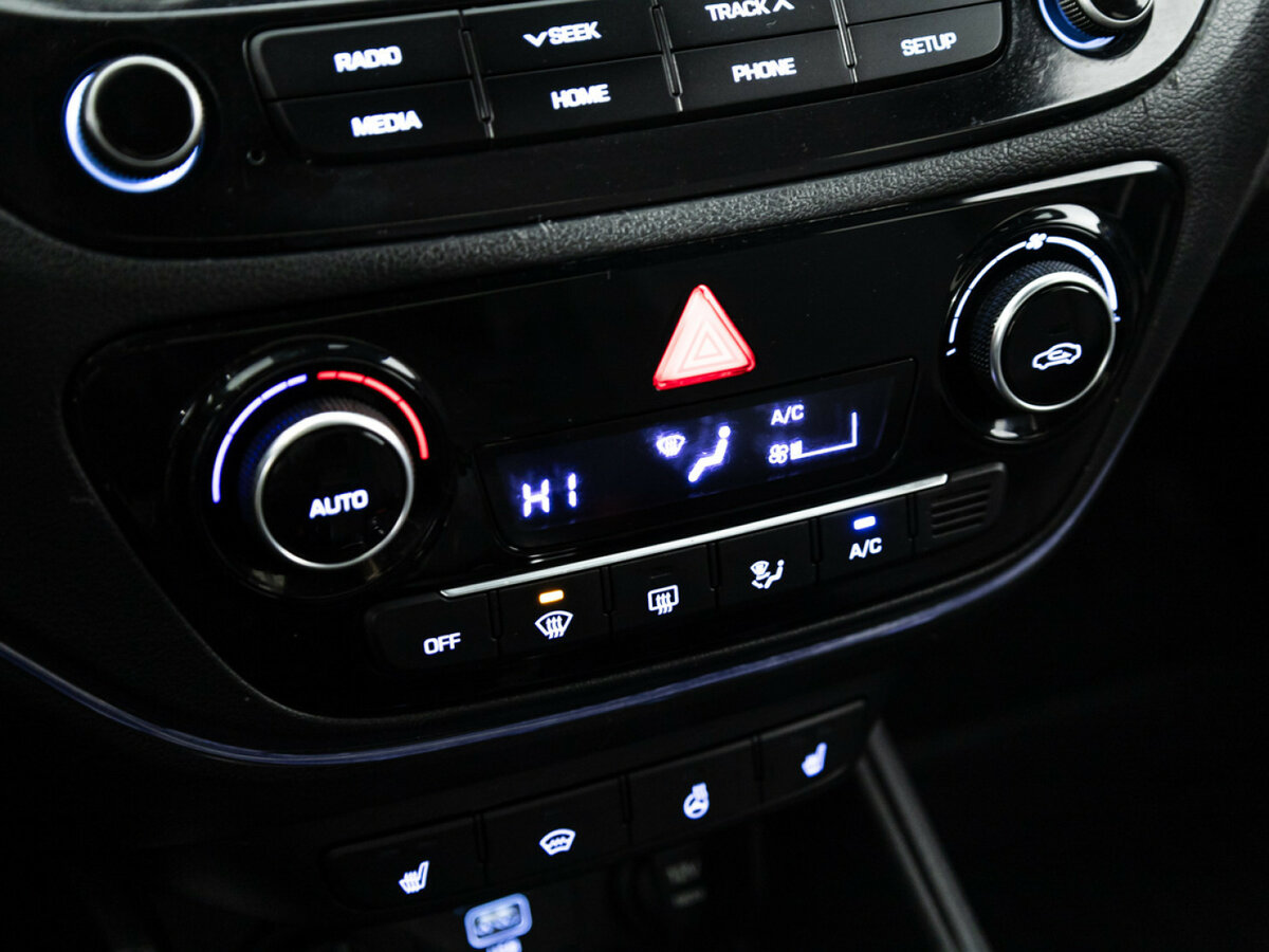 Купить Hyundai Solaris II, 2019, 139 235 км, фото №14