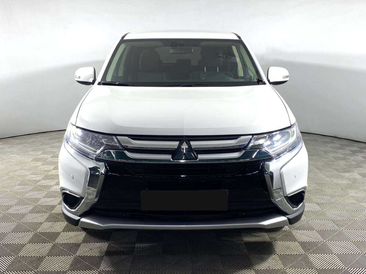 Купить Mitsubishi Outlander, 2017, 105 000 км, фото №2