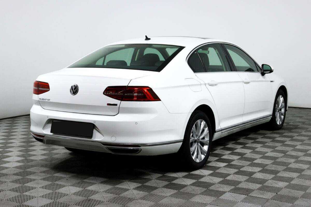Купить Volkswagen Passat DSG7, 2018, 51 460 км, фото №4